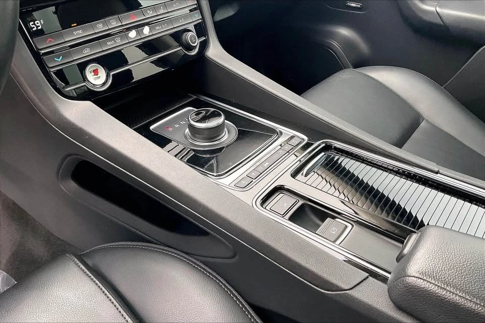 2020 Jaguar F-Pace - Image 8 of 14