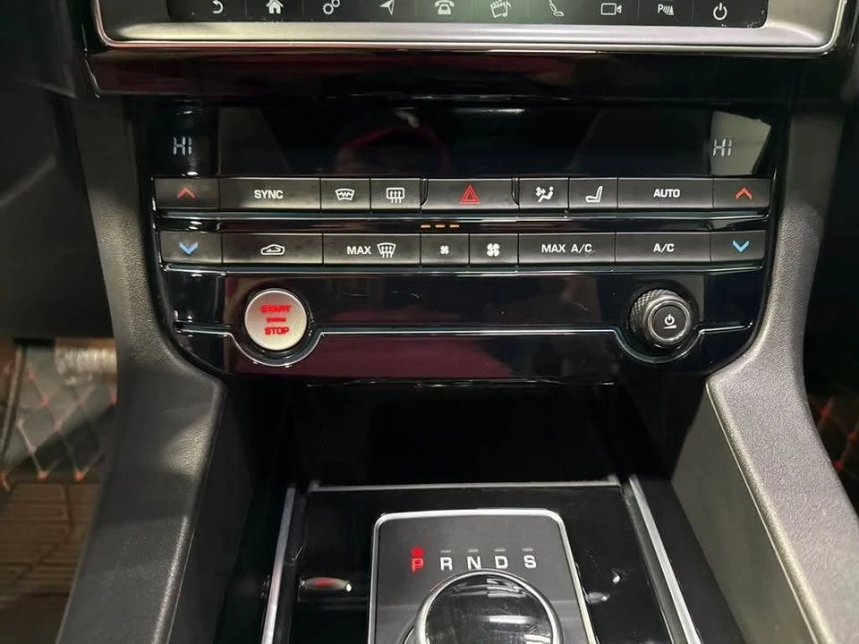 2020 Jaguar F-Pace - Image 14 of 19