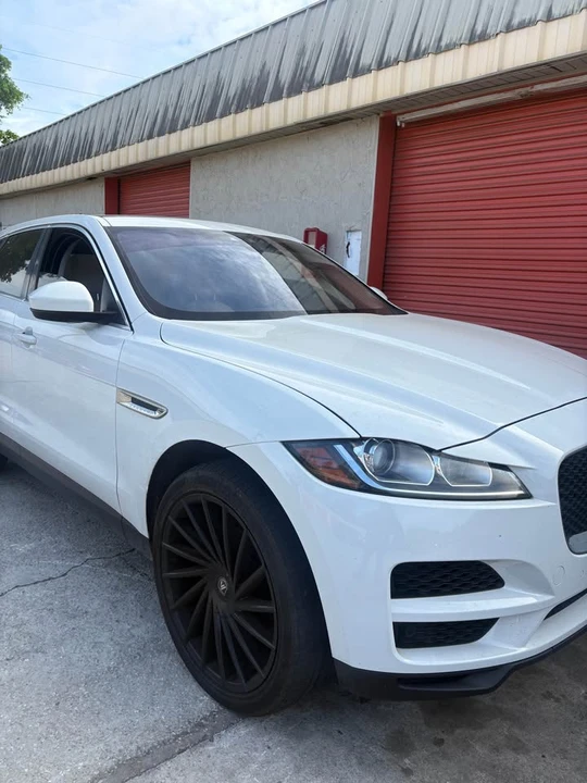 2020 Jaguar F-Pace - Image 6 of 10