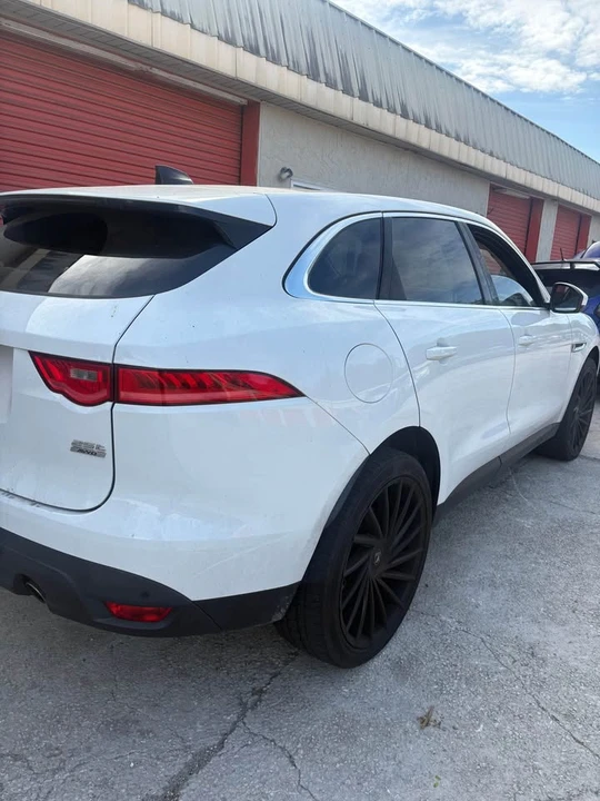2020 Jaguar F-Pace - Image 5 of 10