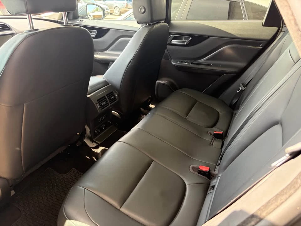 2020 Jaguar F-Pace - Image 5 of 8