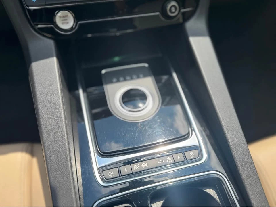 2020 Jaguar F-Pace - Image 10 of 14