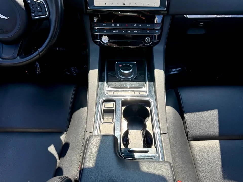 2020 Jaguar F-Pace - Image 9 of 14