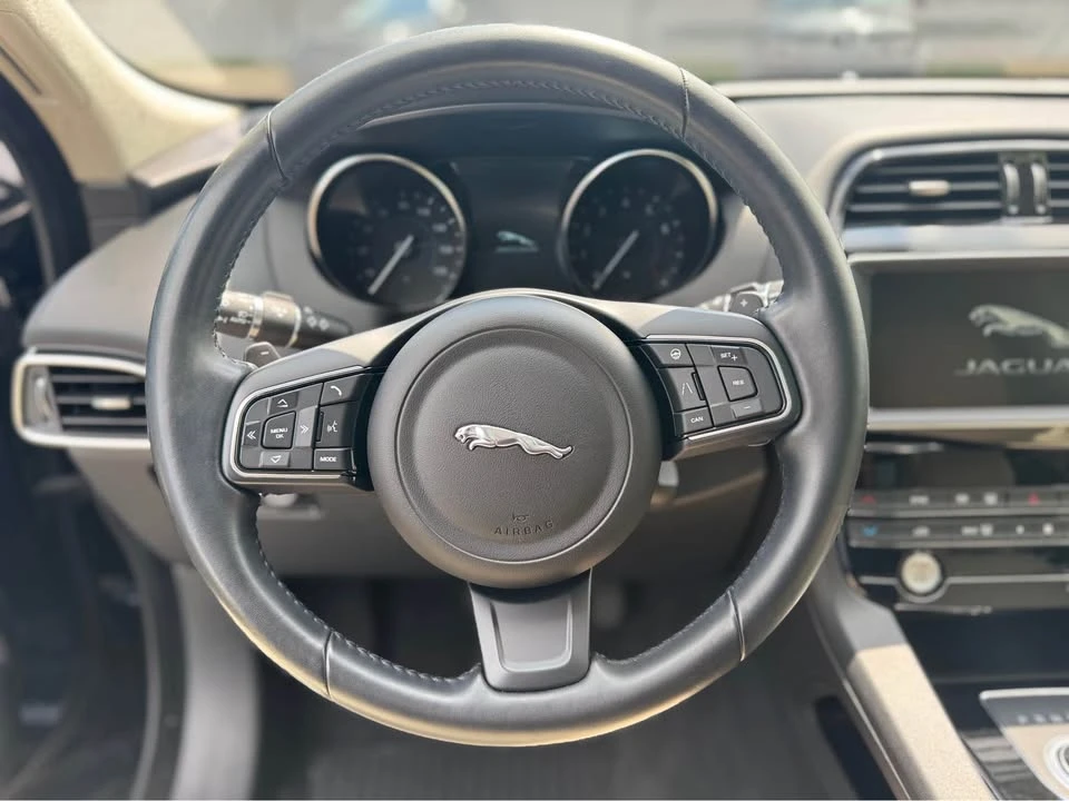 2020 Jaguar F-Pace - Image 7 of 14