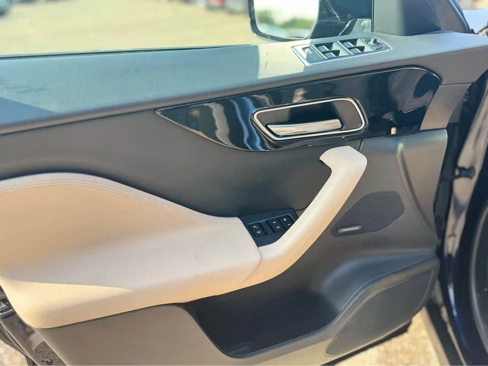 2020 Jaguar F-Pace - Image 9 of 20