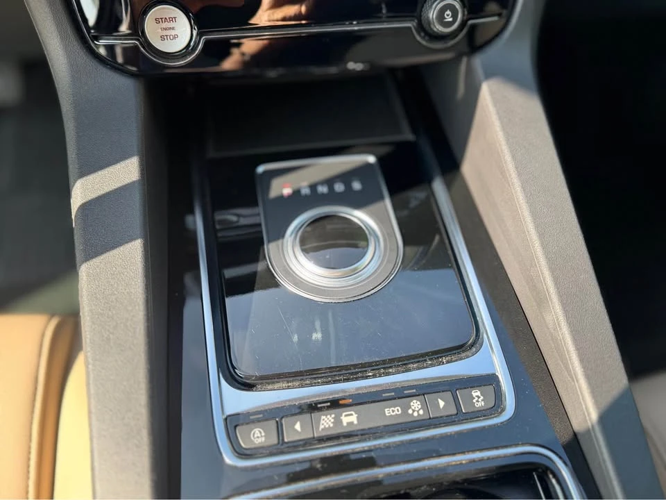 2020 Jaguar F-Pace - Image 13 of 20