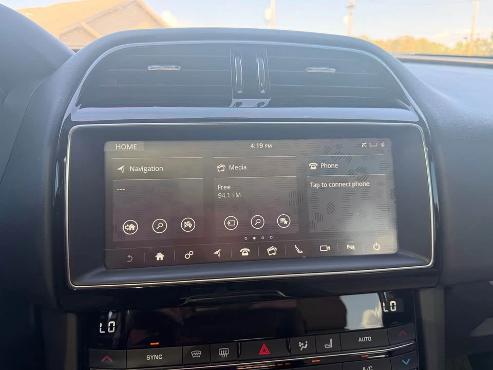 2020 Jaguar F-Pace - Image 10 of 15