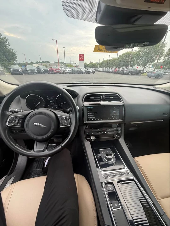2020 Jaguar F-Pace - Image 6 of 8