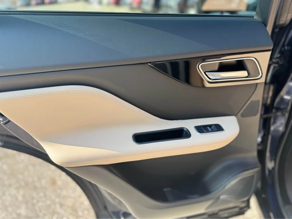 2020 Jaguar F-Pace - Image 16 of 20