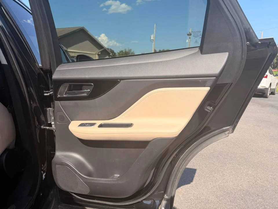 2020 Jaguar F-Pace - Image 7 of 15
