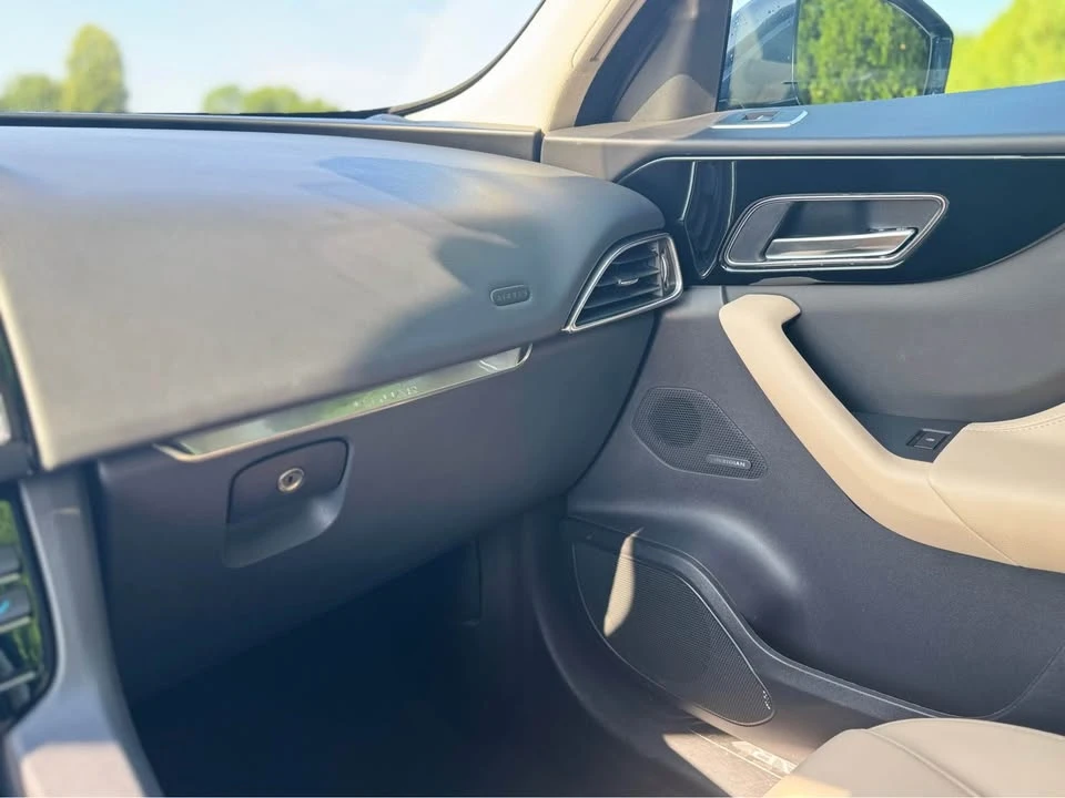 2020 Jaguar F-Pace - Image 15 of 20