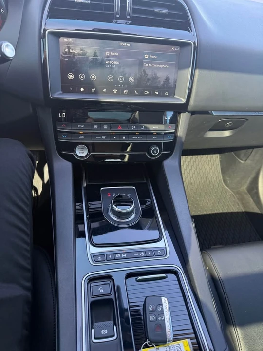 2020 Jaguar F-Pace - Image 9 of 11