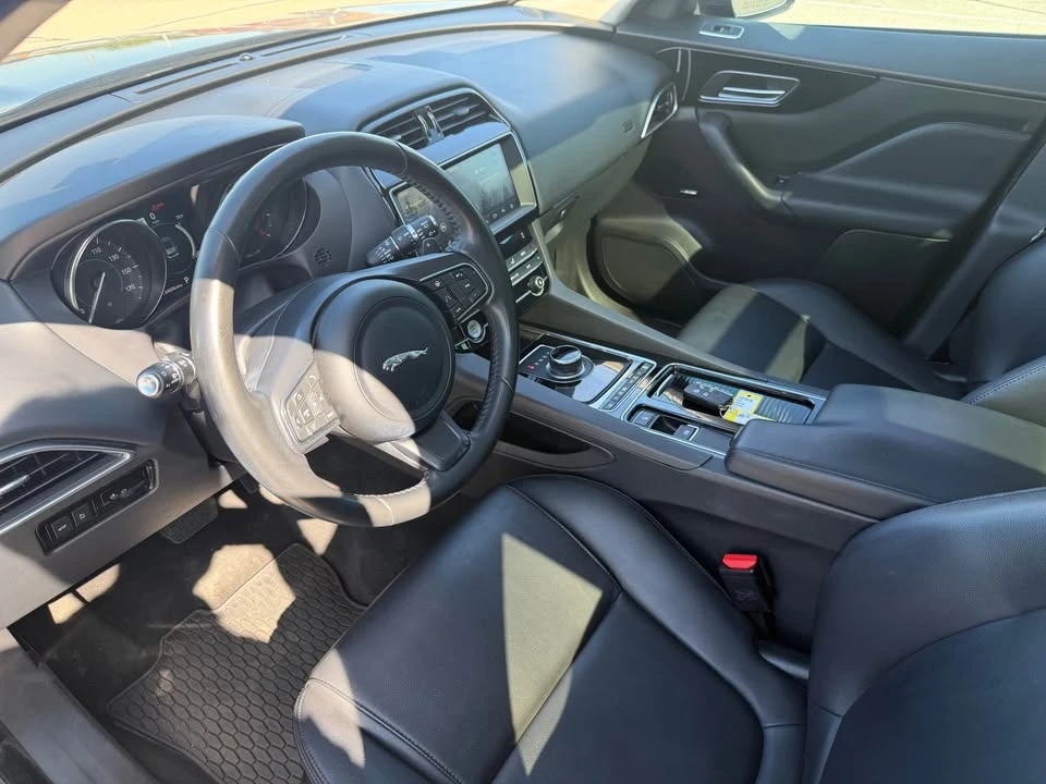 2020 Jaguar F-Pace - Image 7 of 11