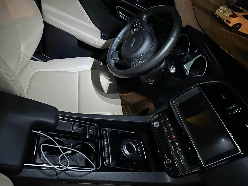 2020 Jaguar F-Pace - Image 11 of 12
