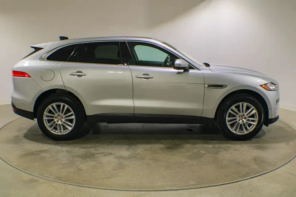 2020 Jaguar F-Pace - Image 3 of 16