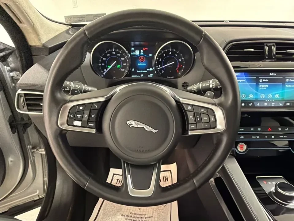 2020 Jaguar F-Pace - Image 7 of 16