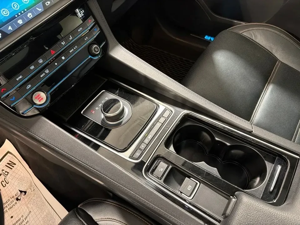 2020 Jaguar F-Pace - Image 5 of 16