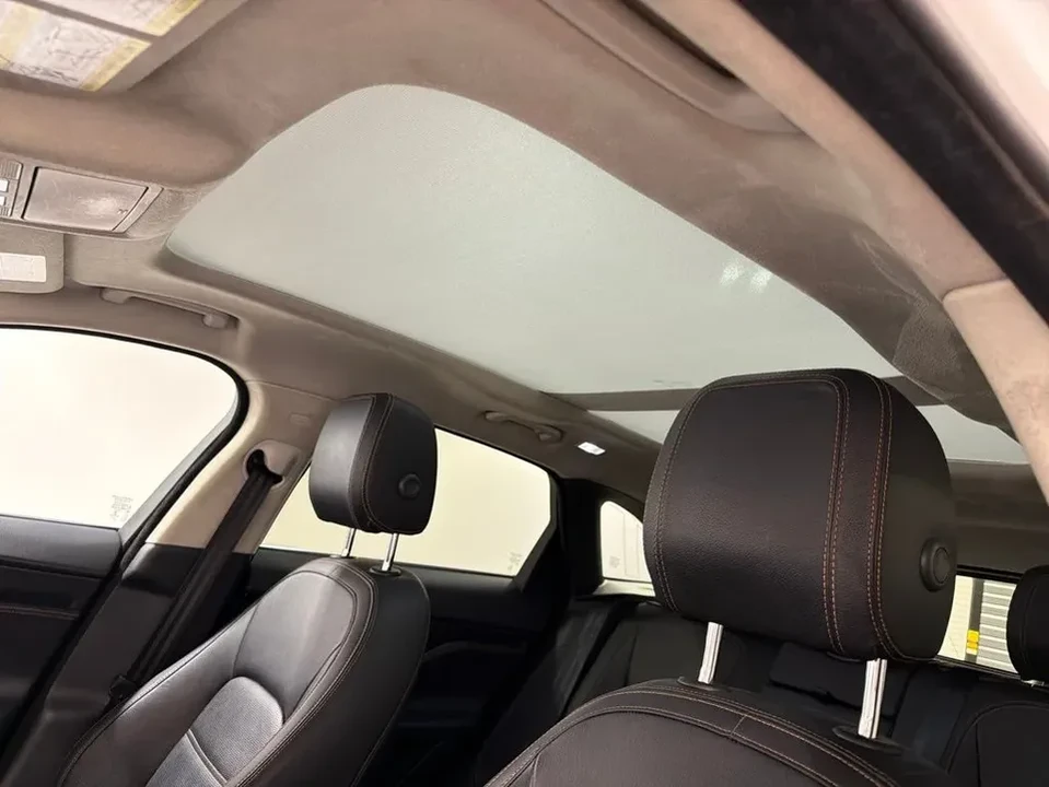 2020 Jaguar F-Pace - Image 8 of 16
