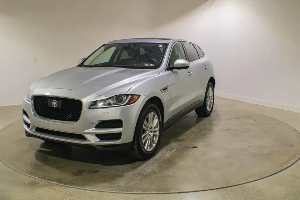 2020 Jaguar F-Pace - Image 9 of 16