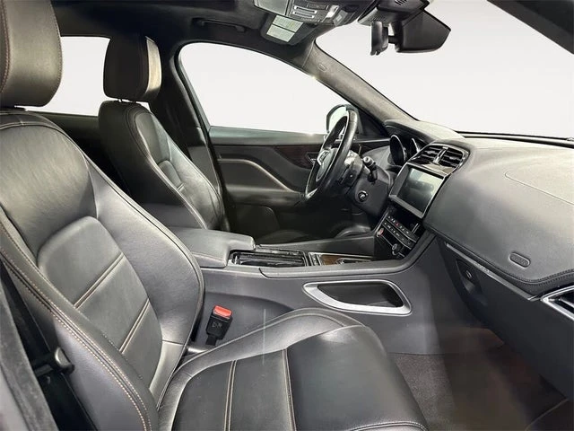 2020 Jaguar F-Pace - Image 15 of 20