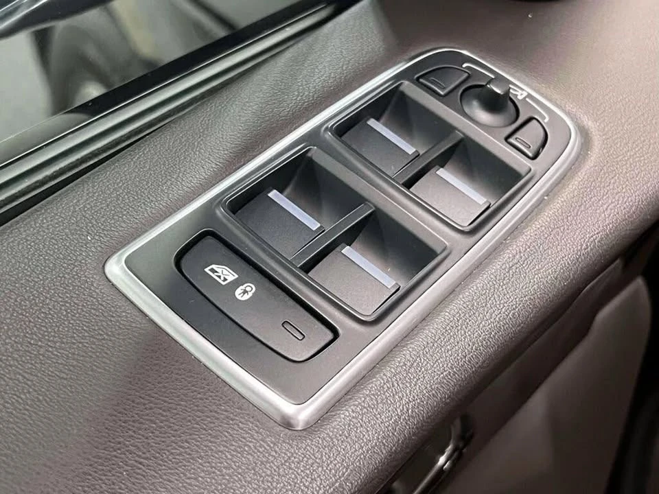 2020 Jaguar F-Pace - Image 14 of 20