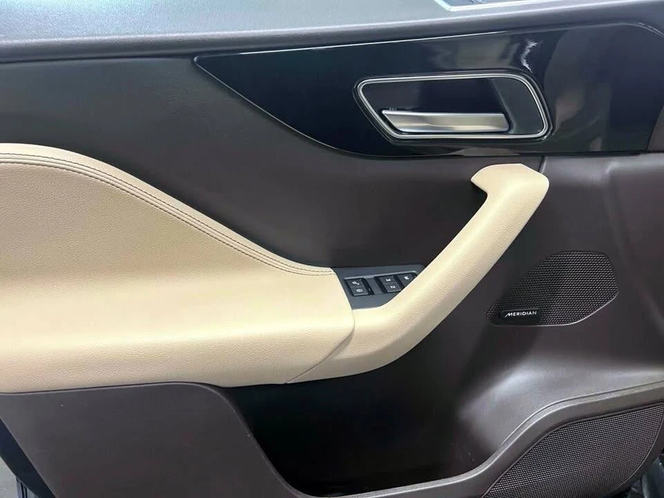 2020 Jaguar F-Pace - Image 13 of 20