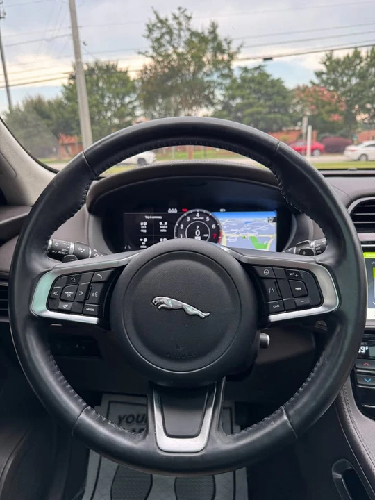 2020 Jaguar F-Pace - Image 11 of 20
