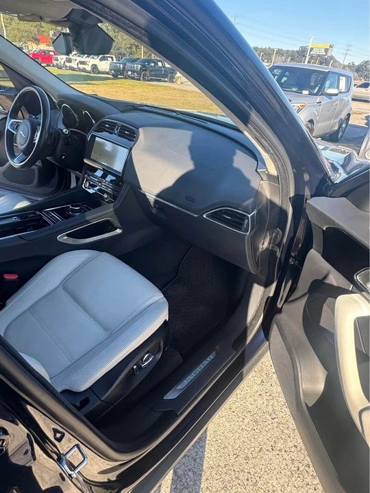 2020 Jaguar F-Pace - Image 6 of 8