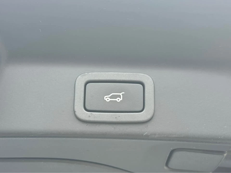 2020 Jaguar F-Pace - Image 14 of 15