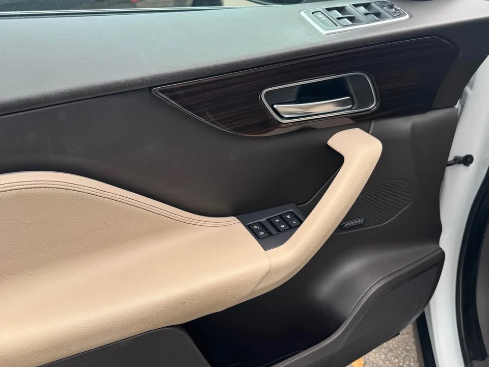2020 Jaguar F-Pace - Image 9 of 15