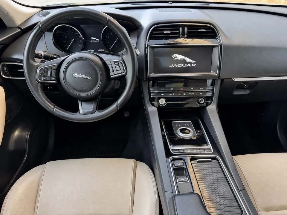 2020 Jaguar F-Pace - Image 15 of 20