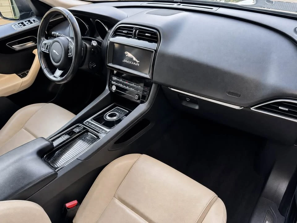 2020 Jaguar F-Pace - Image 17 of 20