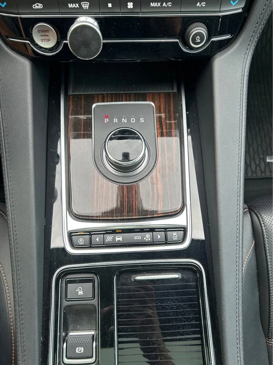 2020 Jaguar F-Pace - Image 17 of 18