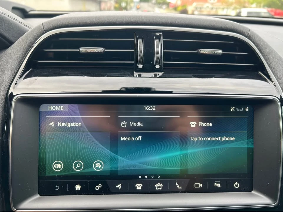 2020 Jaguar F-Pace - Image 16 of 18