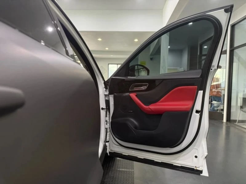 2020 Jaguar F-Pace - Image 15 of 18