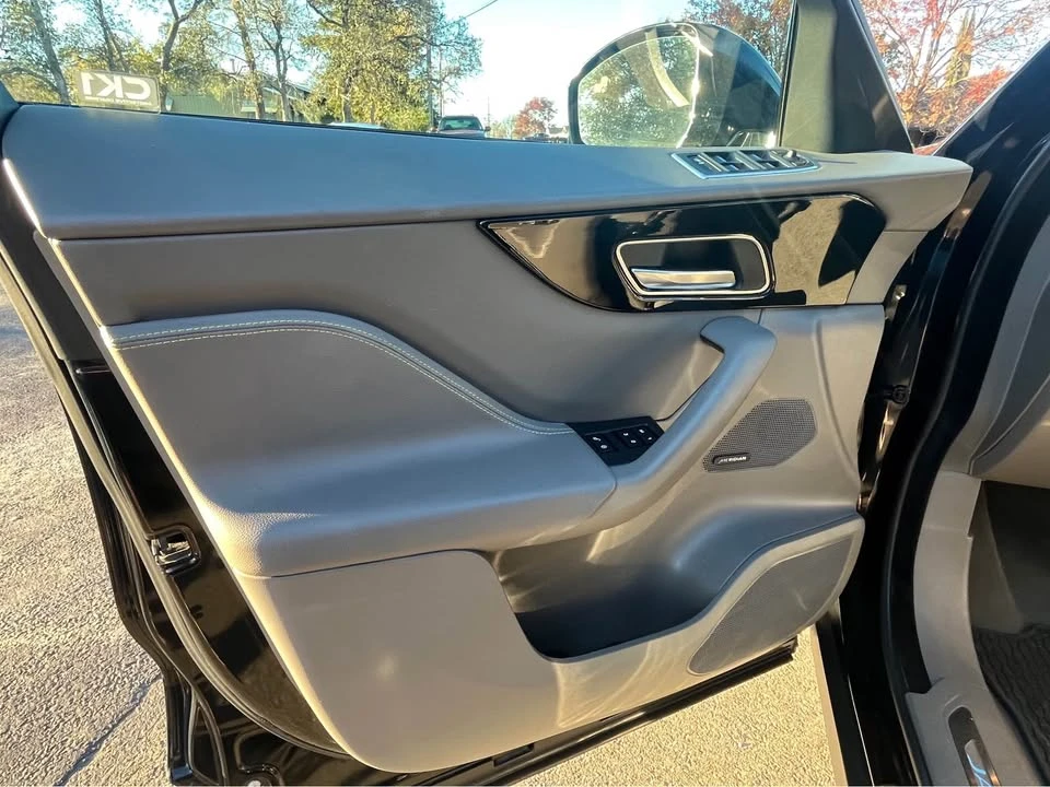 2020 Jaguar F-Pace - Image 8 of 15