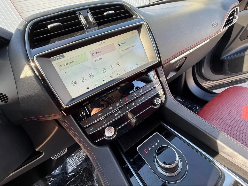 2020 Jaguar F-Pace - Image 13 of 15
