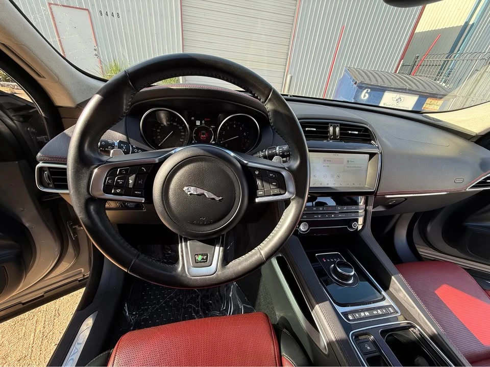 2020 Jaguar F-Pace - Image 12 of 15