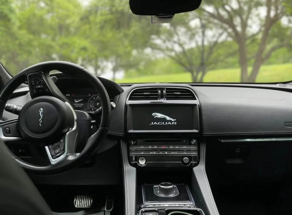 2020 Jaguar F-Pace SVR - Image 5 of 10