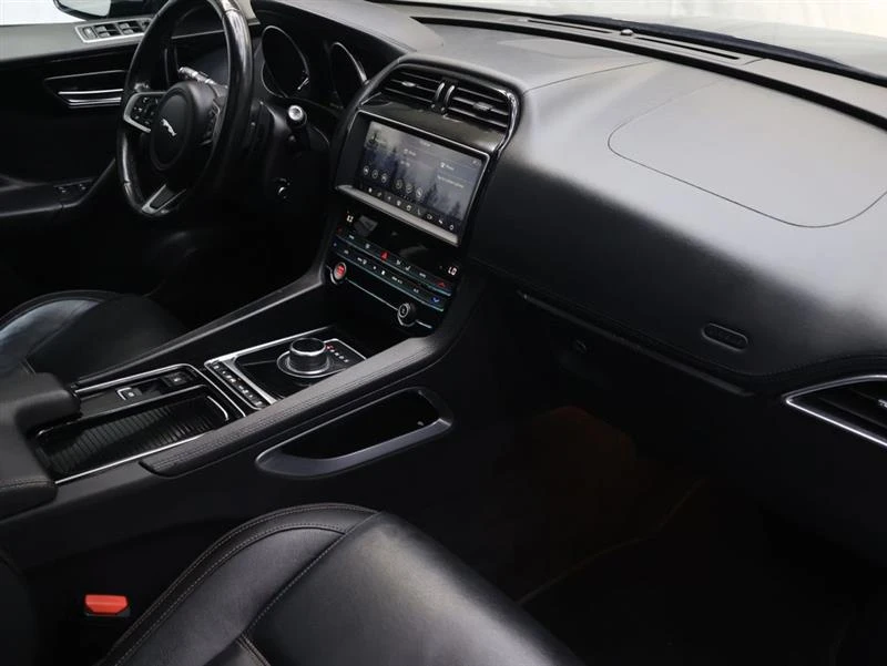 2020 Jaguar F-Pace - Image 9 of 19