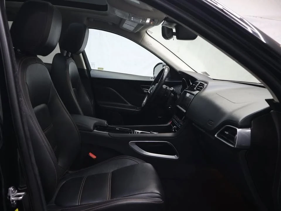 2020 Jaguar F-Pace - Image 8 of 19