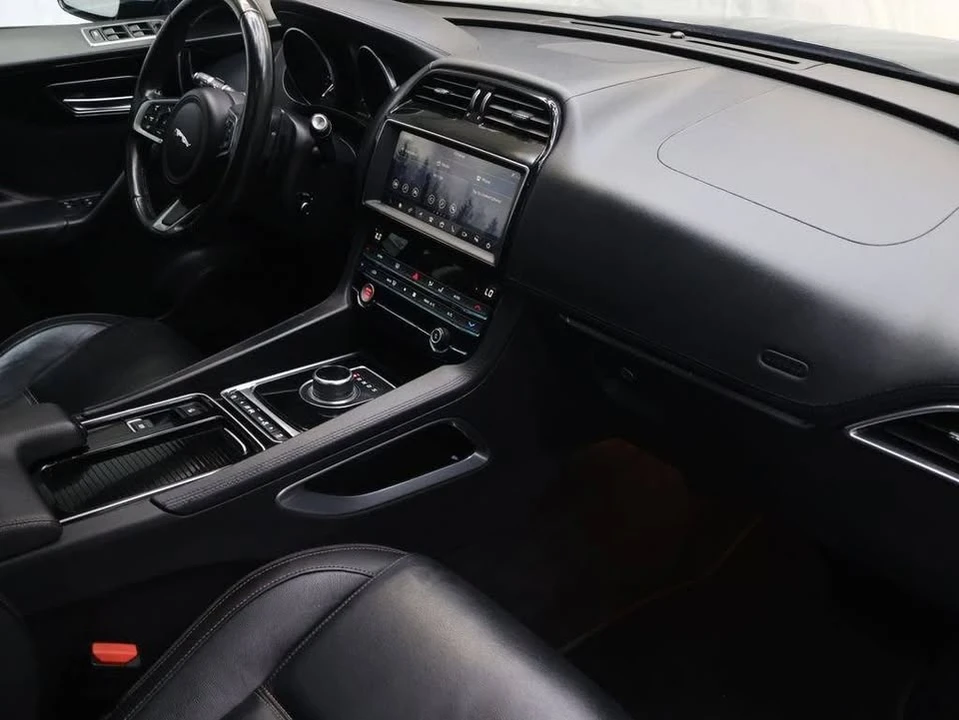 2020 Jaguar F-Pace - Image 9 of 19