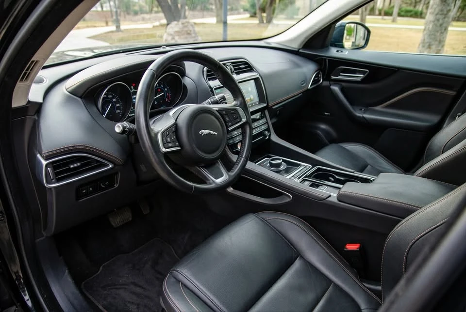 2020 Jaguar F-Pace - Image 9 of 14