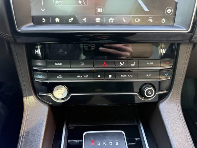 2020 Jaguar F-Pace - Image 12 of 20