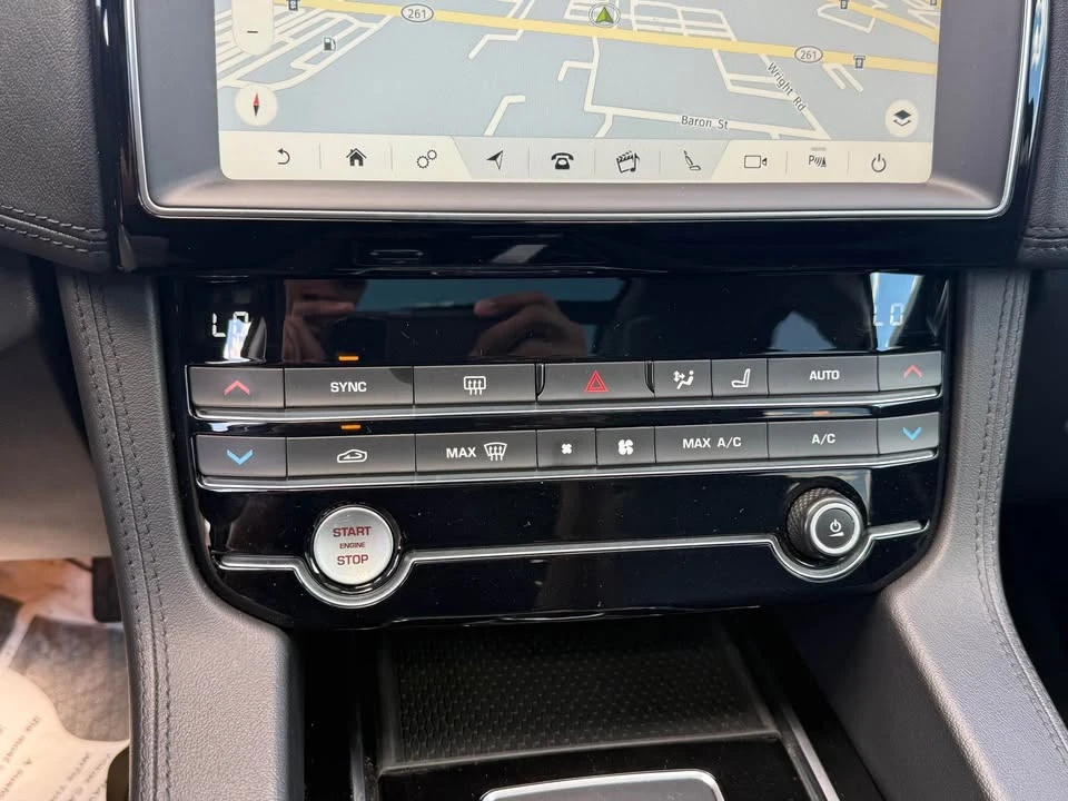 2020 Jaguar F-Pace - Image 10 of 12