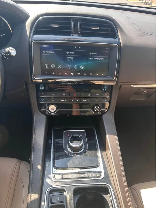 2020 Jaguar F-Pace - Image 15 of 16