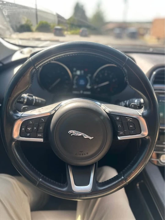 2020 Jaguar F-Pace - Image 13 of 16