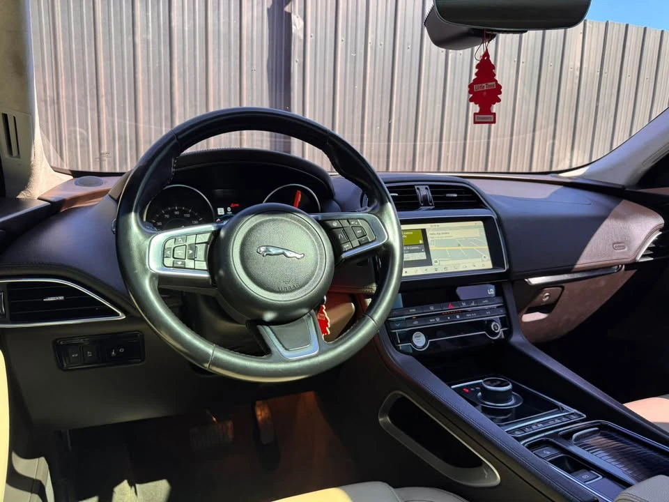 2020 Jaguar F-Pace - Image 5 of 15