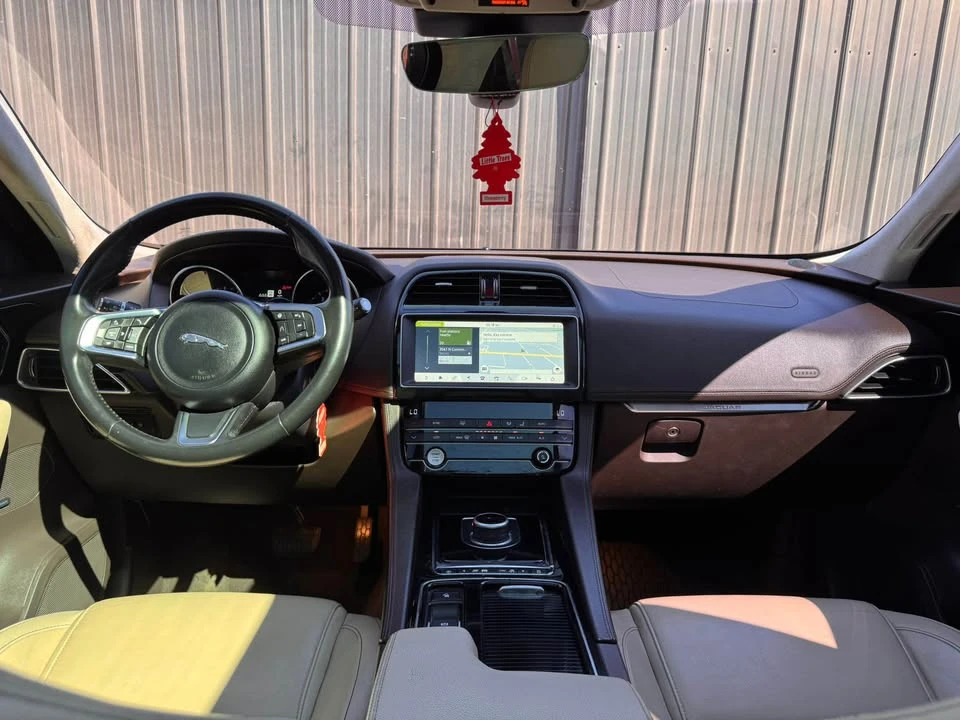 2020 Jaguar F-Pace - Image 7 of 13
