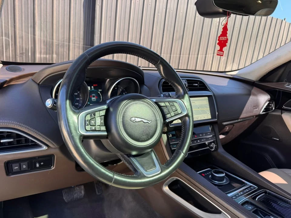 2020 Jaguar F-Pace - Image 6 of 15